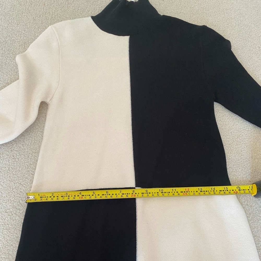 Chic Black and White Women's Dress - Picture 9 of 10